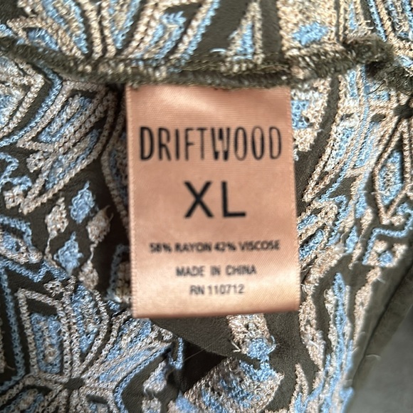 Driftwood Joelle Green Embroidered Open Front Kimono - Picture 10 of 10